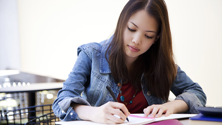 Student preparing for IELTS Speaking cue cards practice